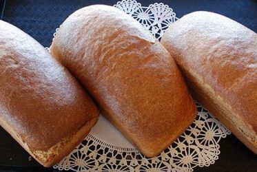 Loaves of fresh-baked spelt bread at Kohnen’s Country Bakery, Tehachapi, CA